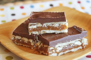 Easy Homemade Twix Bars from Jamie Cooks It Up!