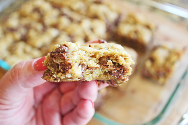 Chewy Chocolate Chip Oatmeal Bars from Jamie Cooks It Up!