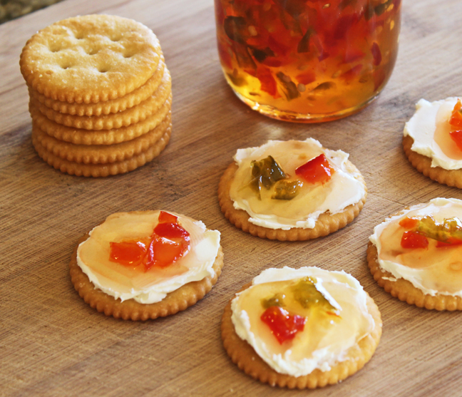 Jalapeno Pepper Jelly with Crackers