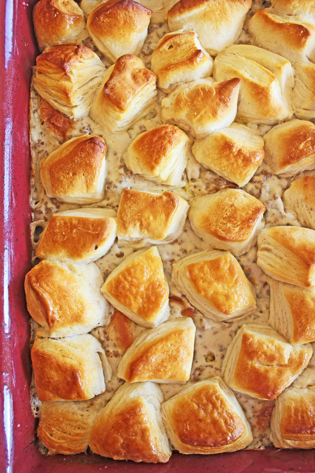 biscuits-and-gravy-casserole